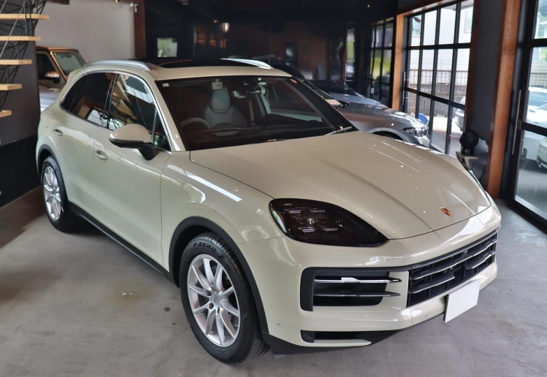 Porsche Cayenne Beige