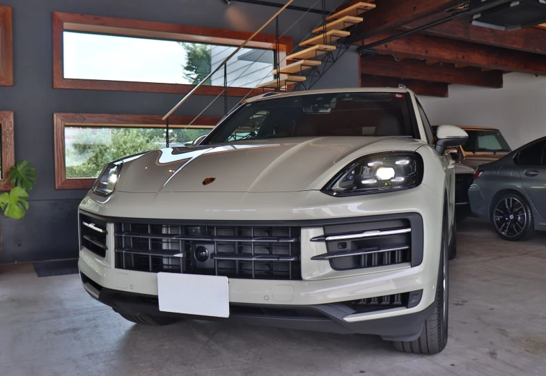 Porsche Cayenne Beige