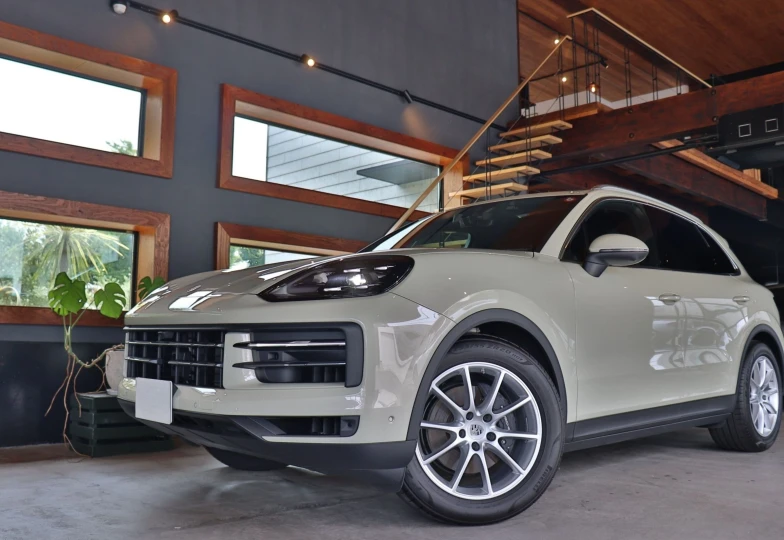 Porsche Cayenne Beige
