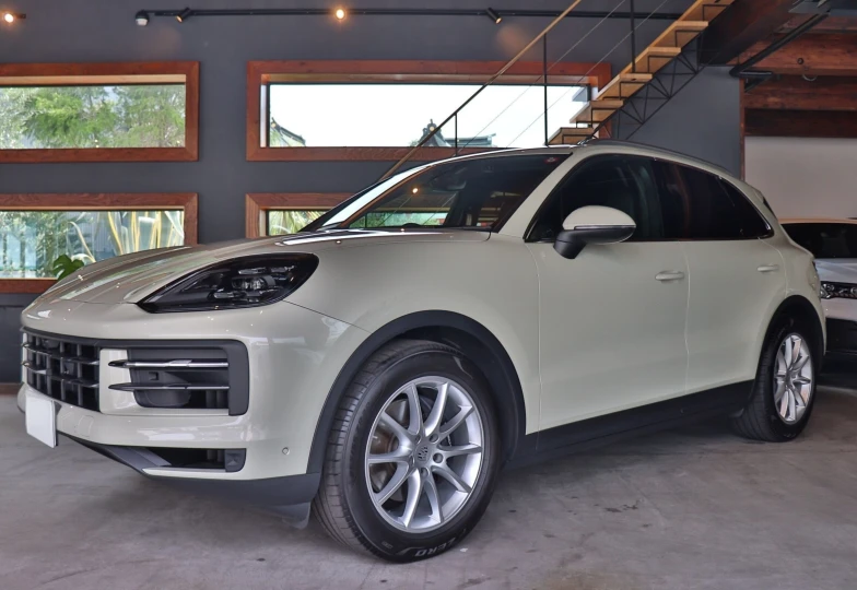 Porsche Cayenne Beige