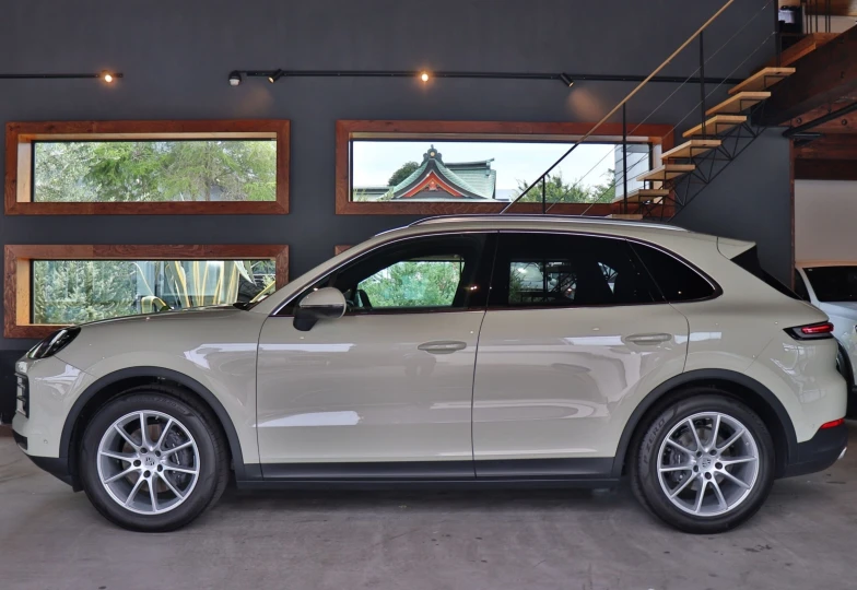 Porsche Cayenne Beige
