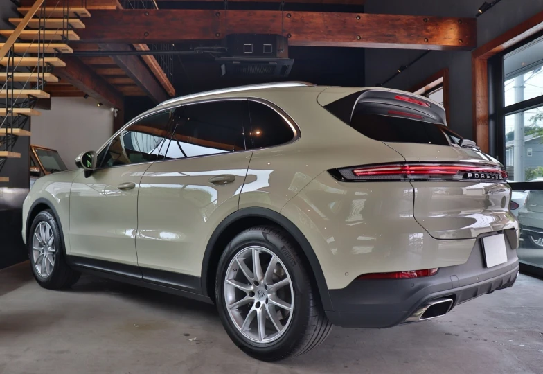 Porsche Cayenne Beige
