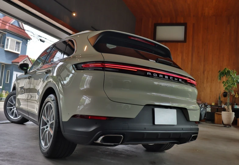 Porsche Cayenne Beige