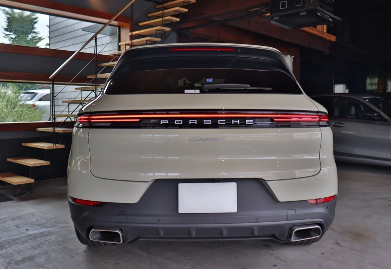 Porsche Cayenne Beige