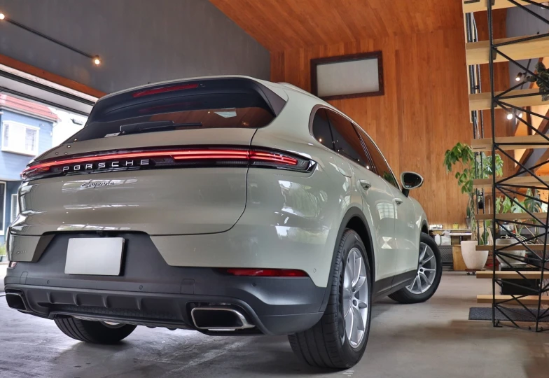 Porsche Cayenne Beige