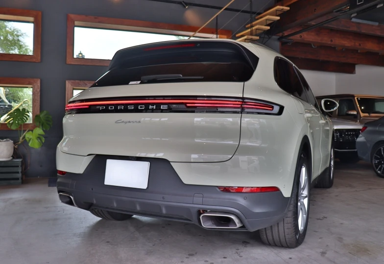 Porsche Cayenne Beige