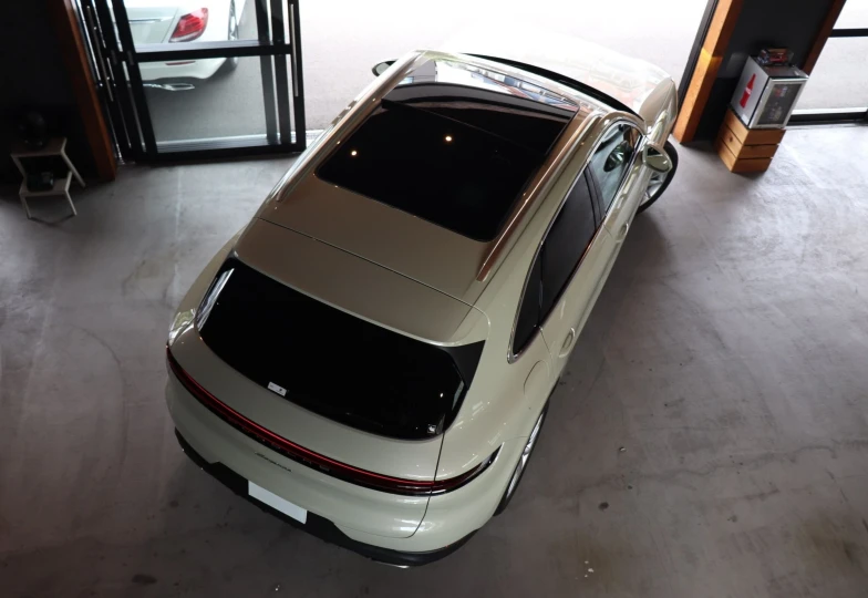 Porsche Cayenne Beige