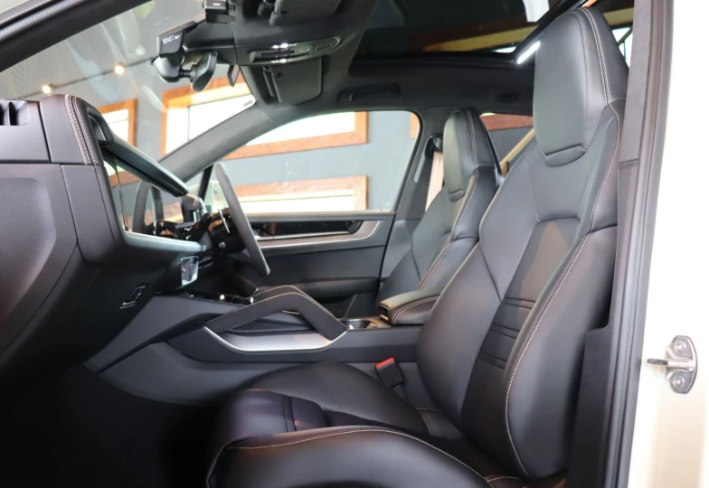 Porsche Cayenne Beige