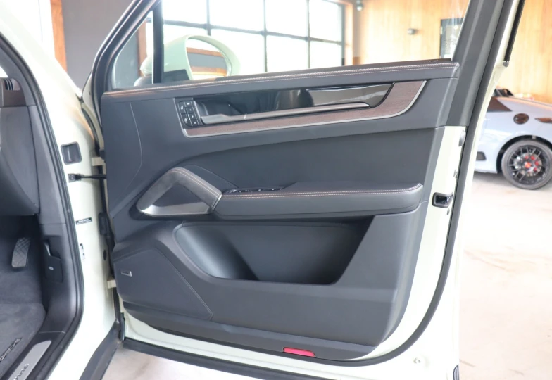 Porsche Cayenne Beige