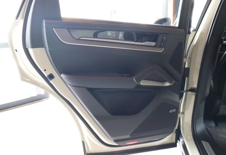 Porsche Cayenne Beige