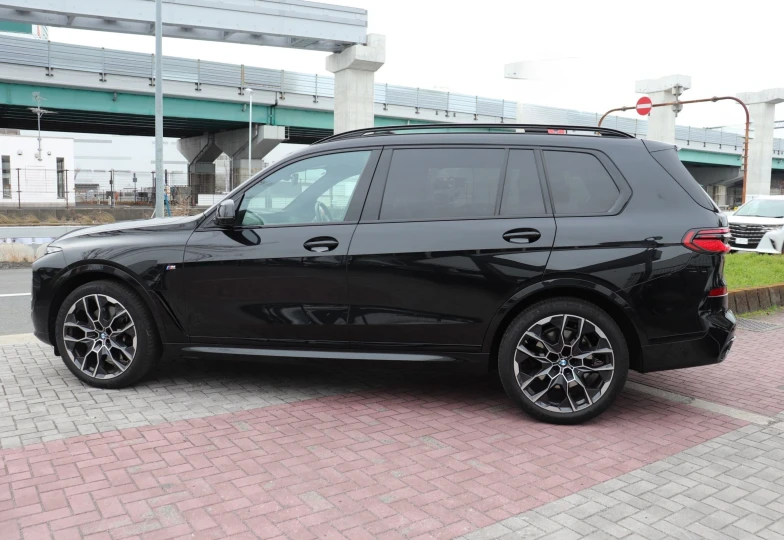 BMW X7 Black