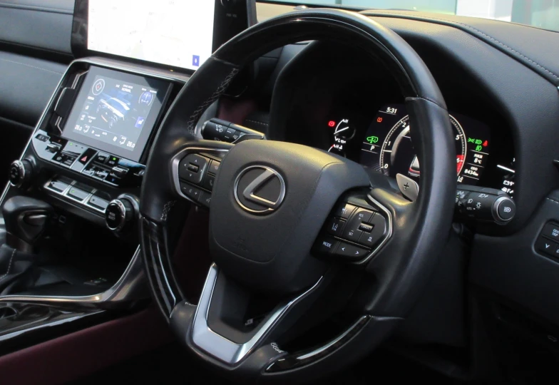 Lexus LX Черный