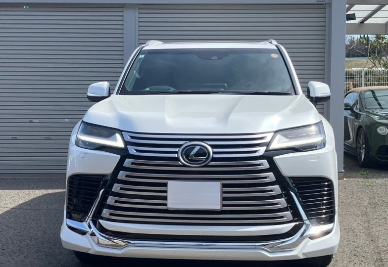 Lexus LX Белый