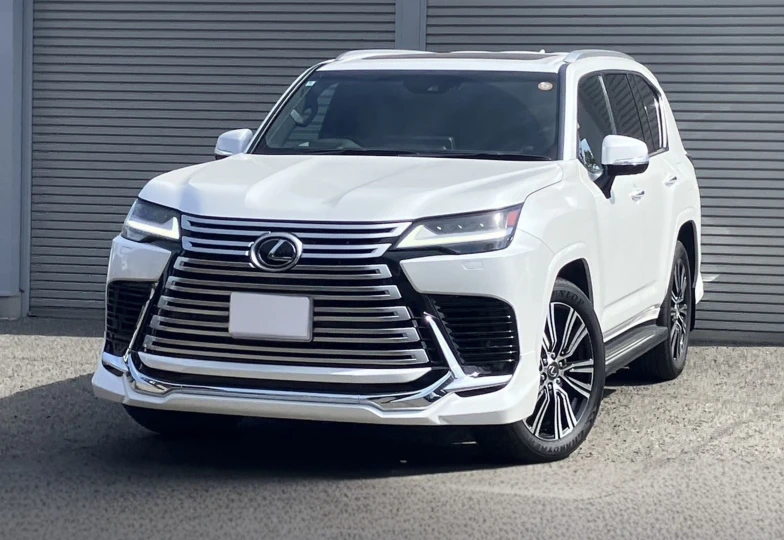 Lexus LX Белый
