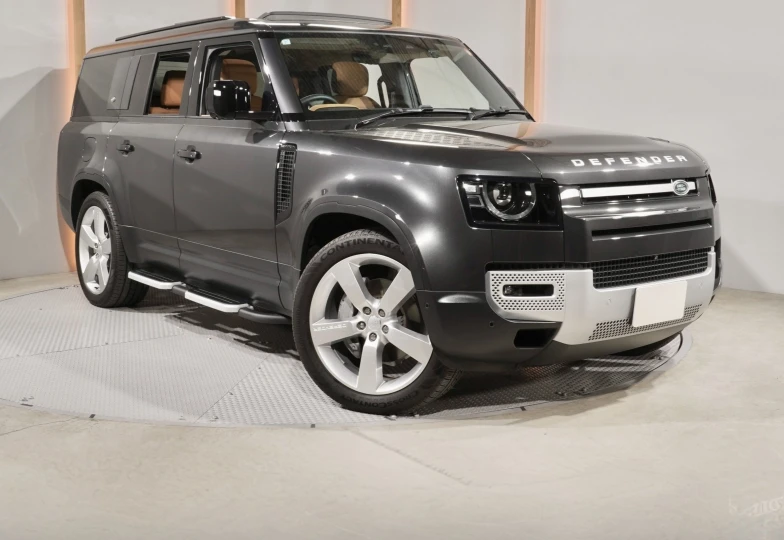 Land Rover Defender Black