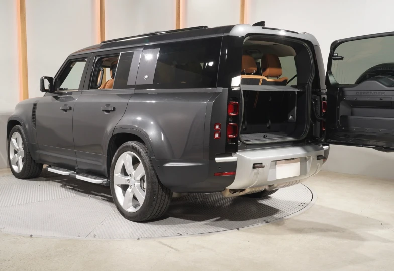 Land Rover Defender Black