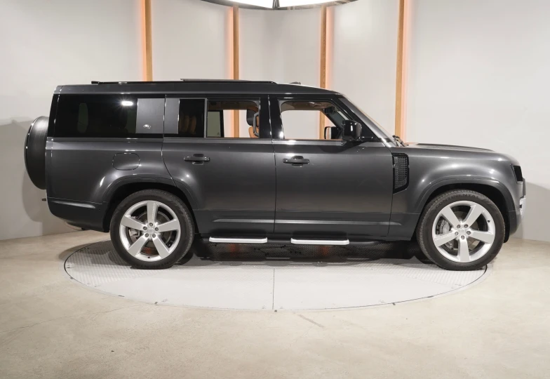 Land Rover Defender Black