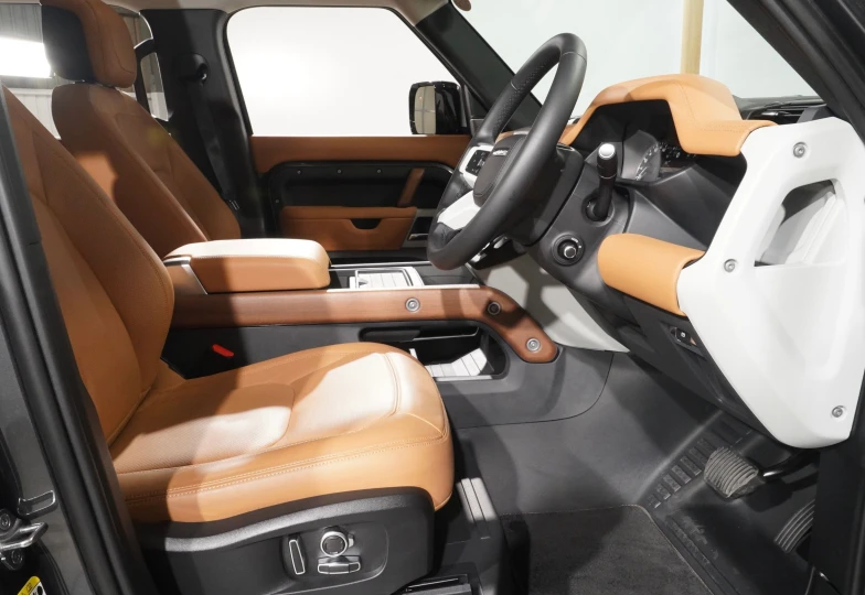 Land Rover Defender Black