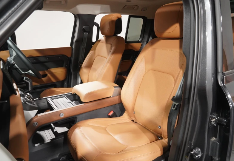 Land Rover Defender Black