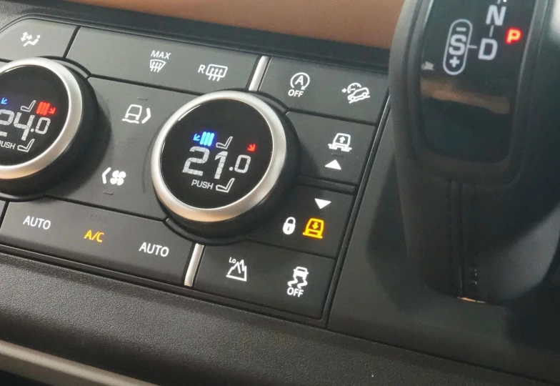 Land Rover Defender Black