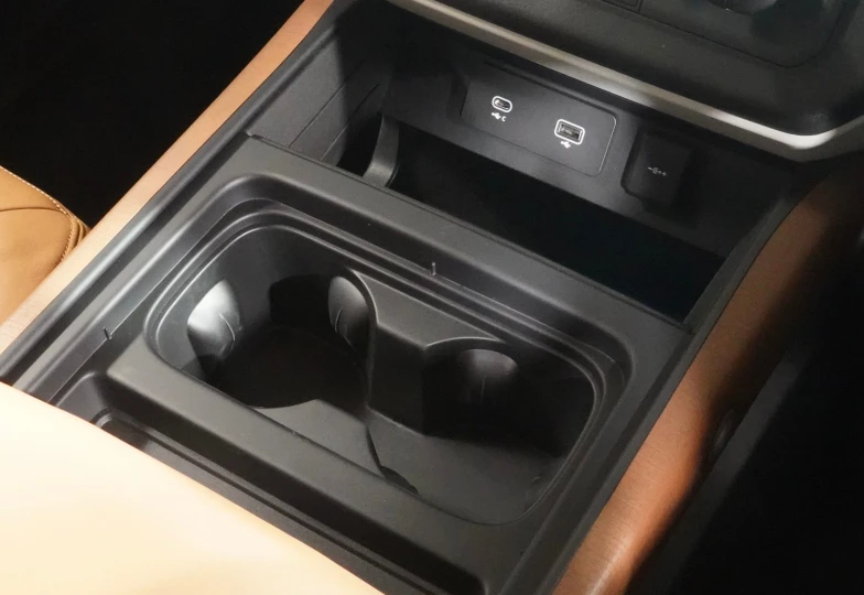 Land Rover Defender Black