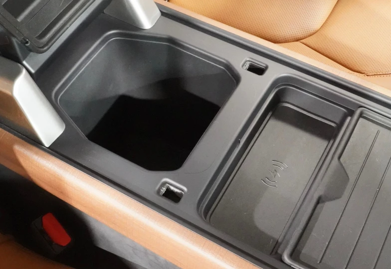 Land Rover Defender Black