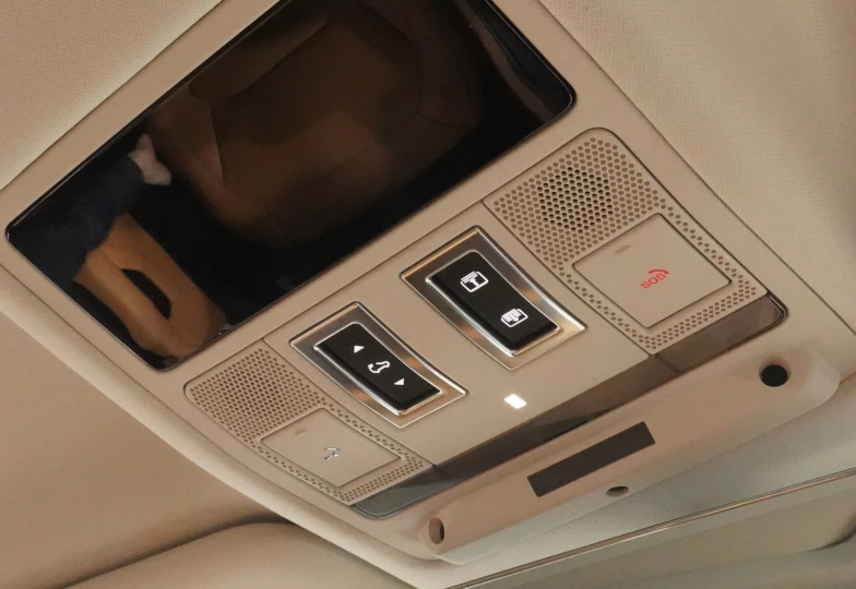 Land Rover Defender Black