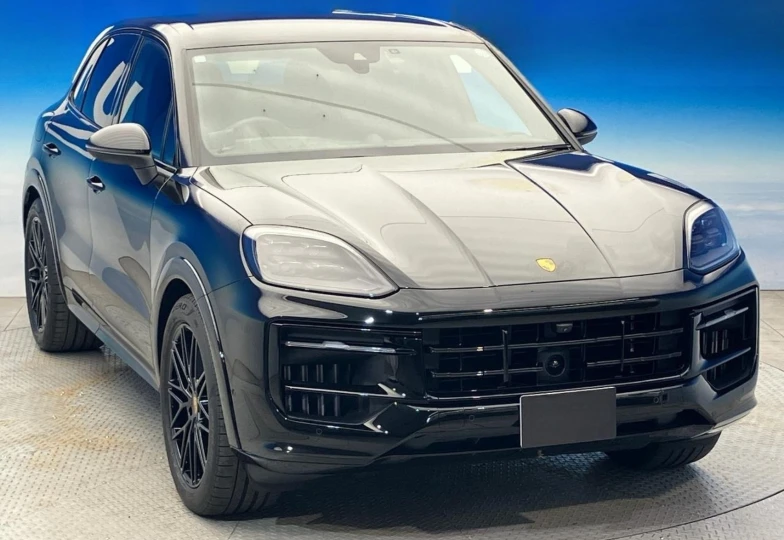 Porsche Cayenne Black