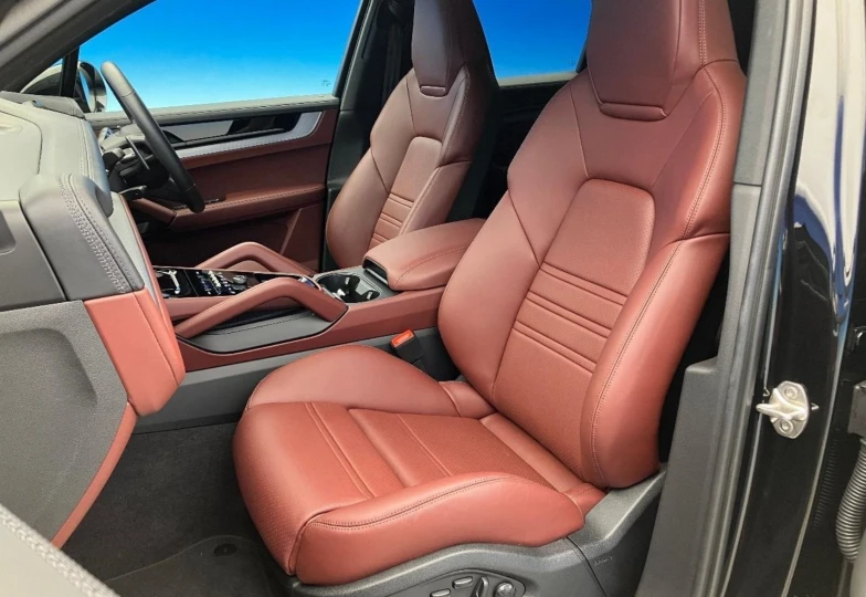 Porsche Cayenne Black