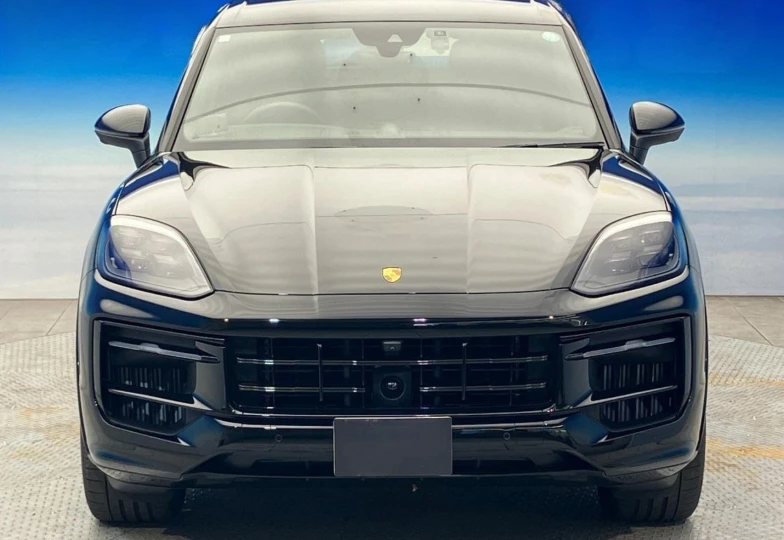 Porsche Cayenne Black