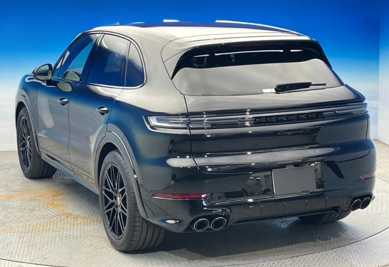 Porsche Cayenne Black