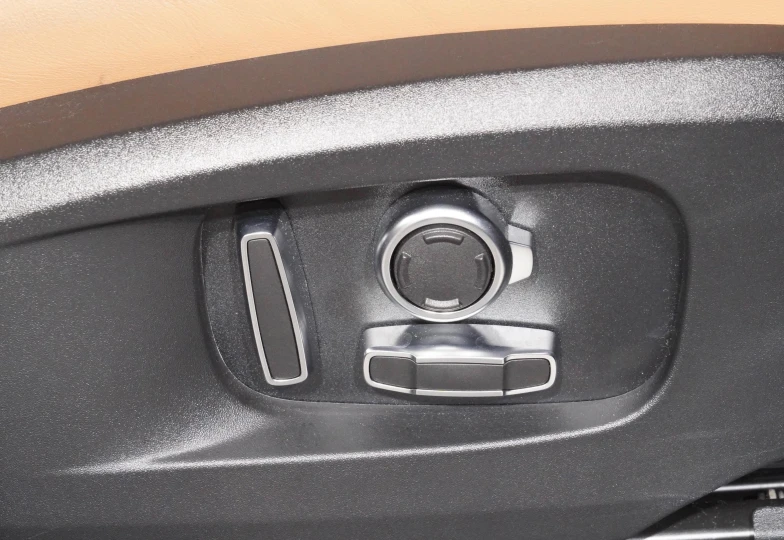 Land Rover Defender Black