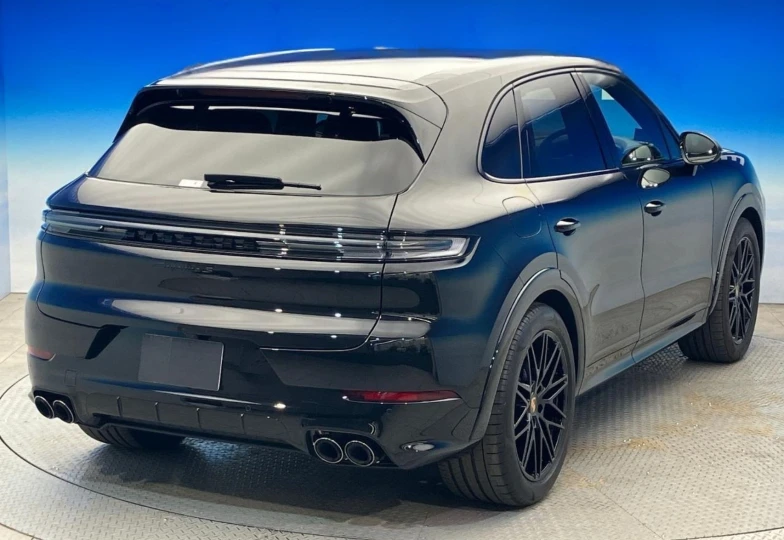 Porsche Cayenne Black