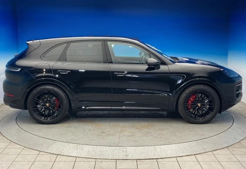 Porsche Cayenne Black