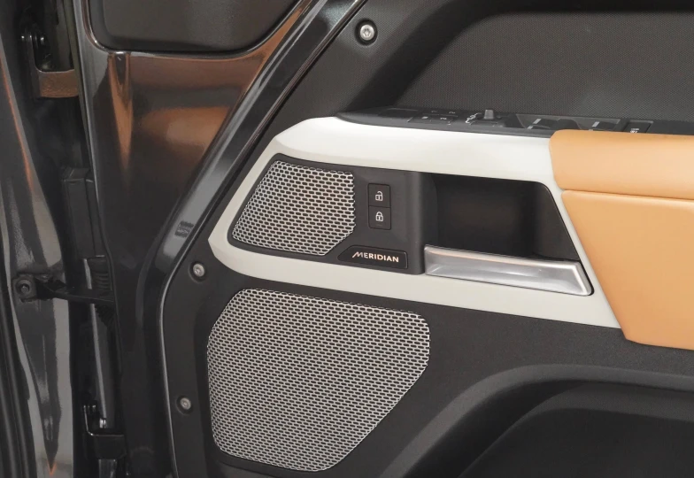 Land Rover Defender Black