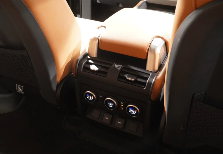 Land Rover Defender Black