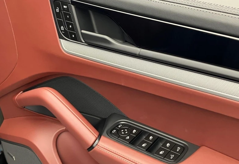 Porsche Cayenne Black