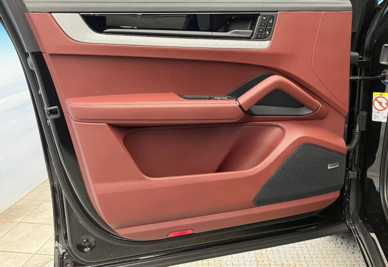 Porsche Cayenne Black