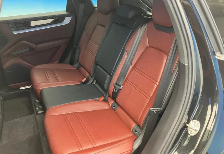 Porsche Cayenne Black