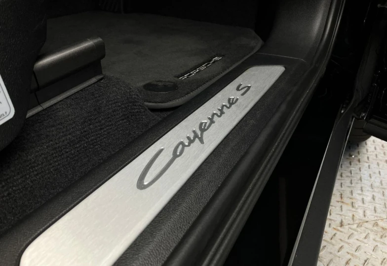 Porsche Cayenne Black