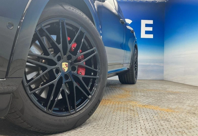 Porsche Cayenne Black