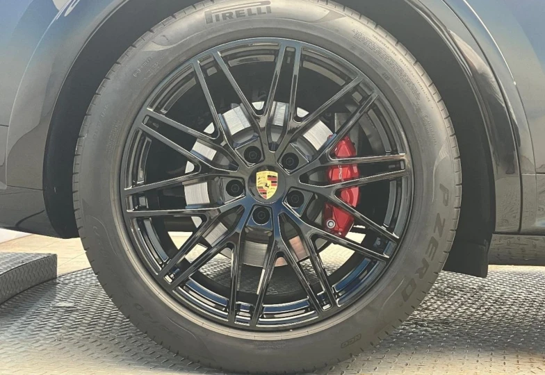 Porsche Cayenne Black