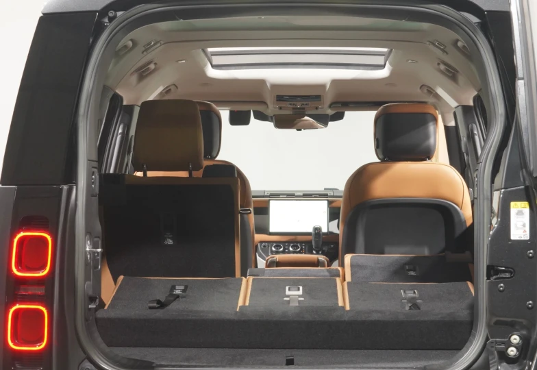 Land Rover Defender Black