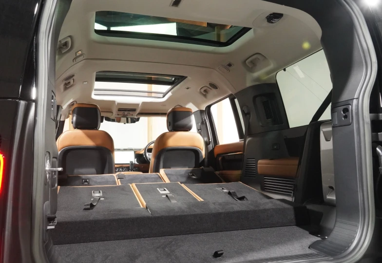 Land Rover Defender Black