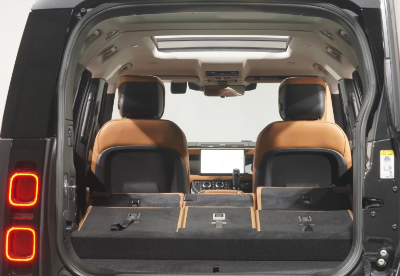 Land Rover Defender Black