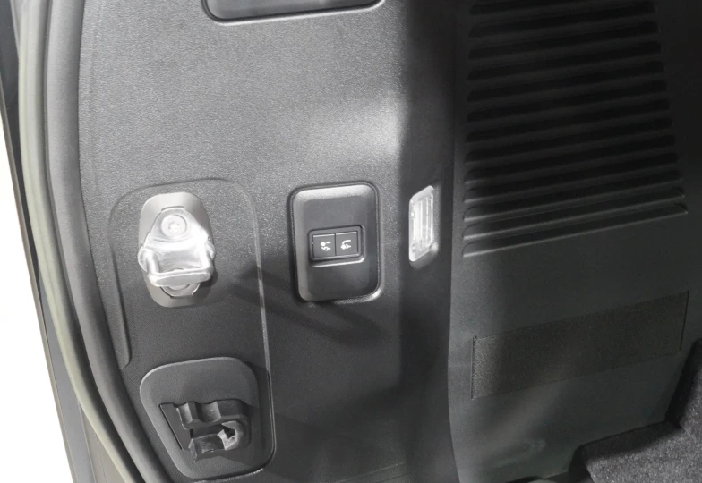 Land Rover Defender Black