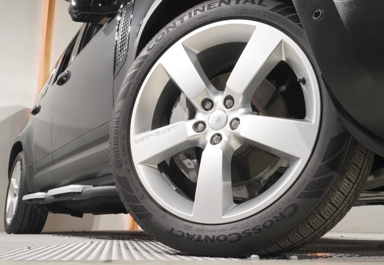 Land Rover Defender Black