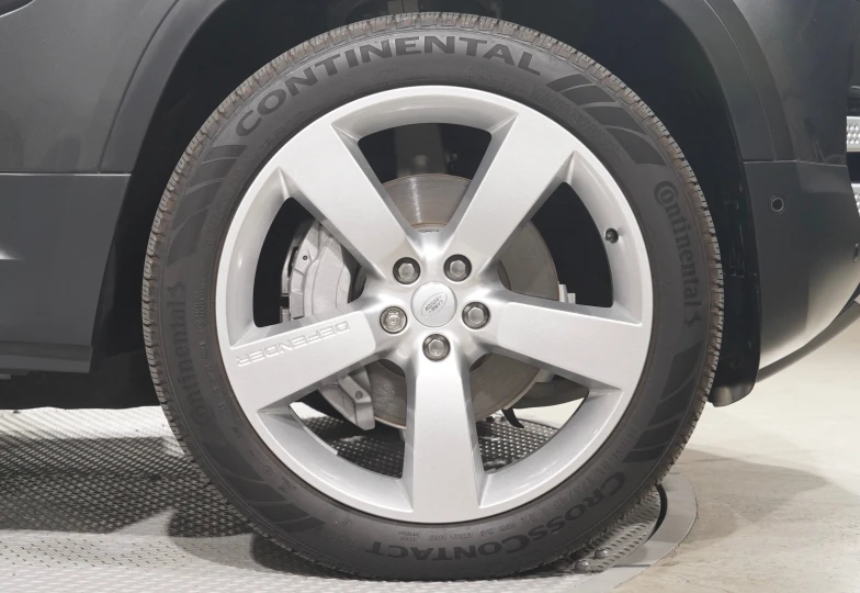 Land Rover Defender Black