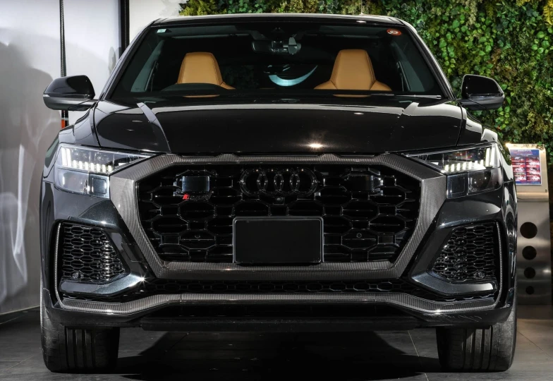 Audi RS Q8 Black