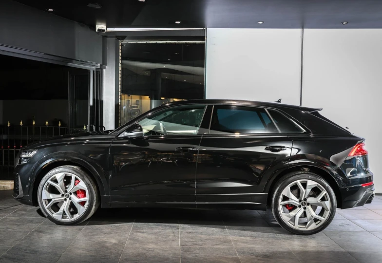 Audi RS Q8 Black